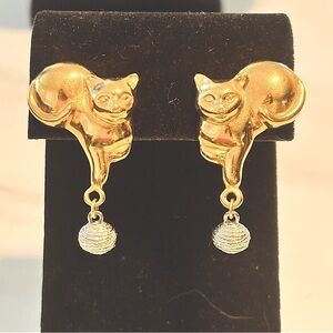 Avon vintage cat with yarn earrings